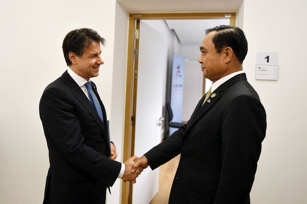 RTERome's tweet photo. PM Prayuth met PM Conte on the sideline of #ASEM2018 Summit in Brussels. https://t.co/cRA1BpNOdV