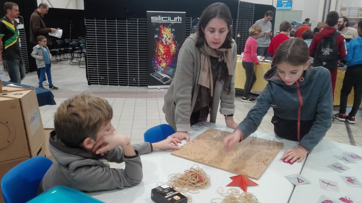 LudilabOh's tweet photo. #Scientilivre2018 l histoire de la petite et la grande ourse avec #ludilab @CNES @CIRASTIOc @museumtoulouse @helene_vignal @FermedesEtoiles @Occitanie https://t.co/yeF9rMf9ou