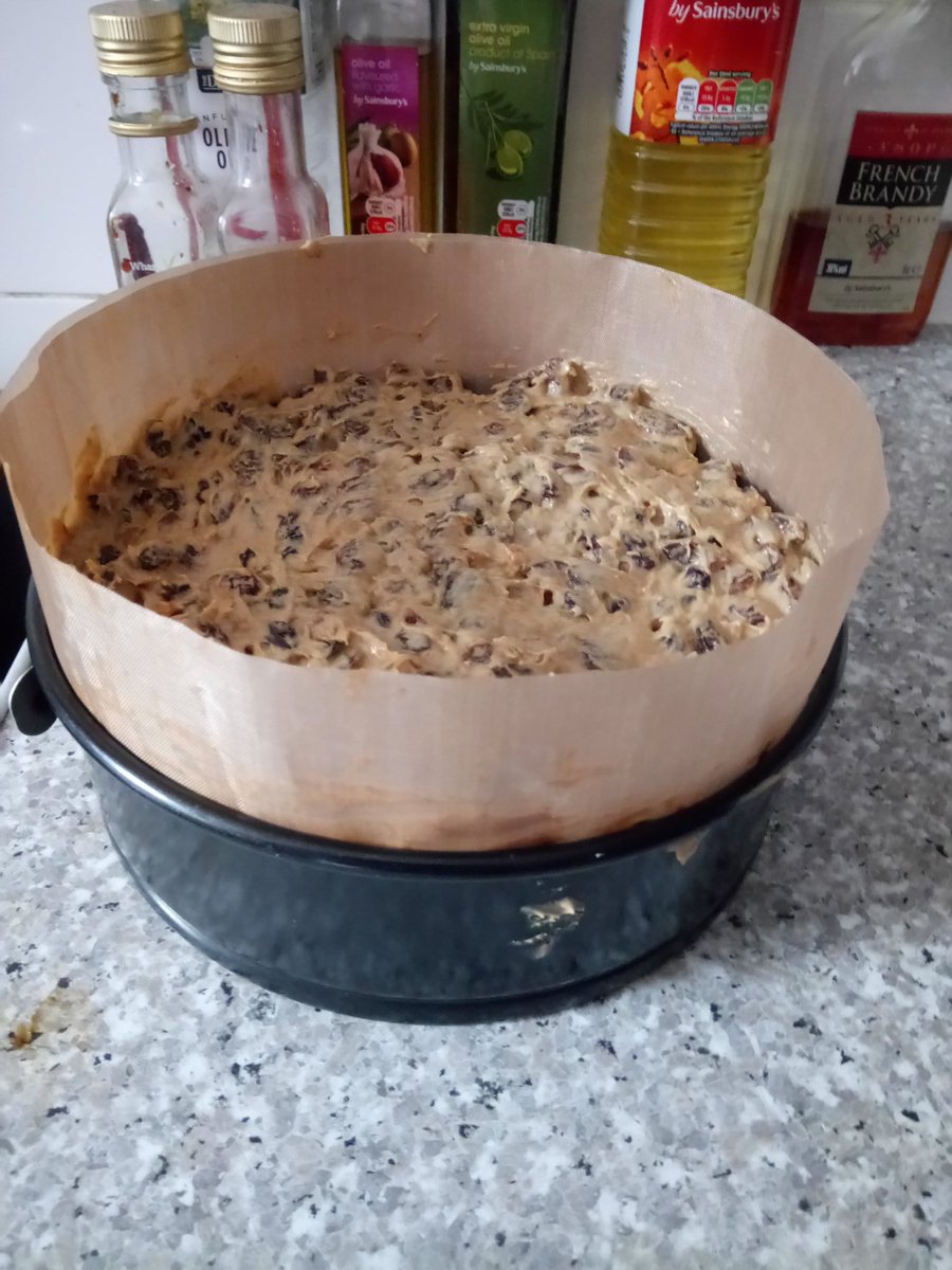 NuggetJo's tweet photo. Haven't made Christmas cake before, so fingers crossed it turns out OK! Tempted to decorate it with #spaceturtles #supercats #forestcreatures in a #winterwonderland in honour of the lovely @kimjoyskitchen from @BritishBakeOff https://t.co/tl7Fx0lvUZ