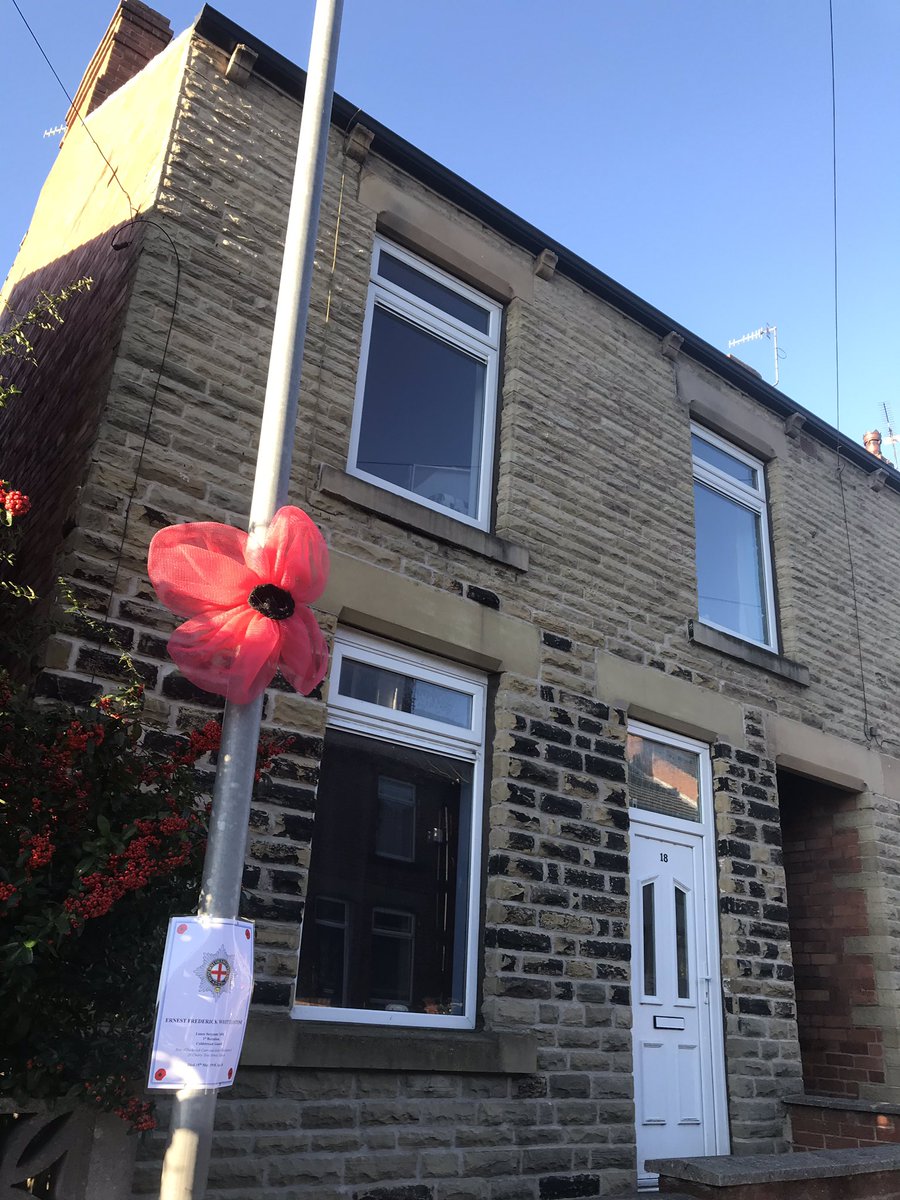 sommecourt's tweet photo. My little village of #Elsecar in #SouthYorkshire has placed these poppies in front of the home of every local man who died in #WW1. It visibly shows what I often say: the Great War is all around us both here and There. Fabulous #WW1Centenary initiative. https://t.co/kmHSz1MqGX