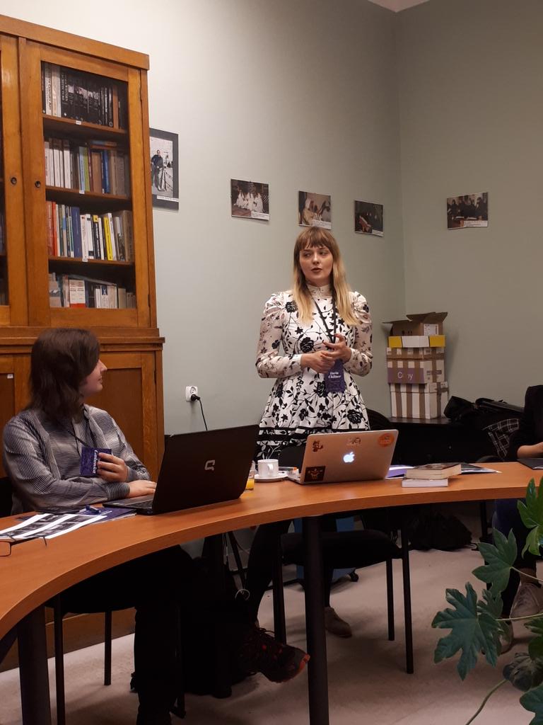 Facta_Ficta's tweet photo. #DK18 Mgr Daria Chibner z @UniWarszawski o wiecznym powrocie kryzysu geograficznego w tekstach filozoficznych https://t.co/Ps9EFwDi2m