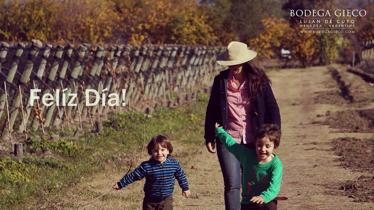 bodegagieco's tweet photo. Giorgio Gieco  les desea a todas las madres un muy Felíz día!!
#diadelamadre #diadelamadre2018 
#bodegagieco #giorgiogieco https://t.co/yUrmacca0W
