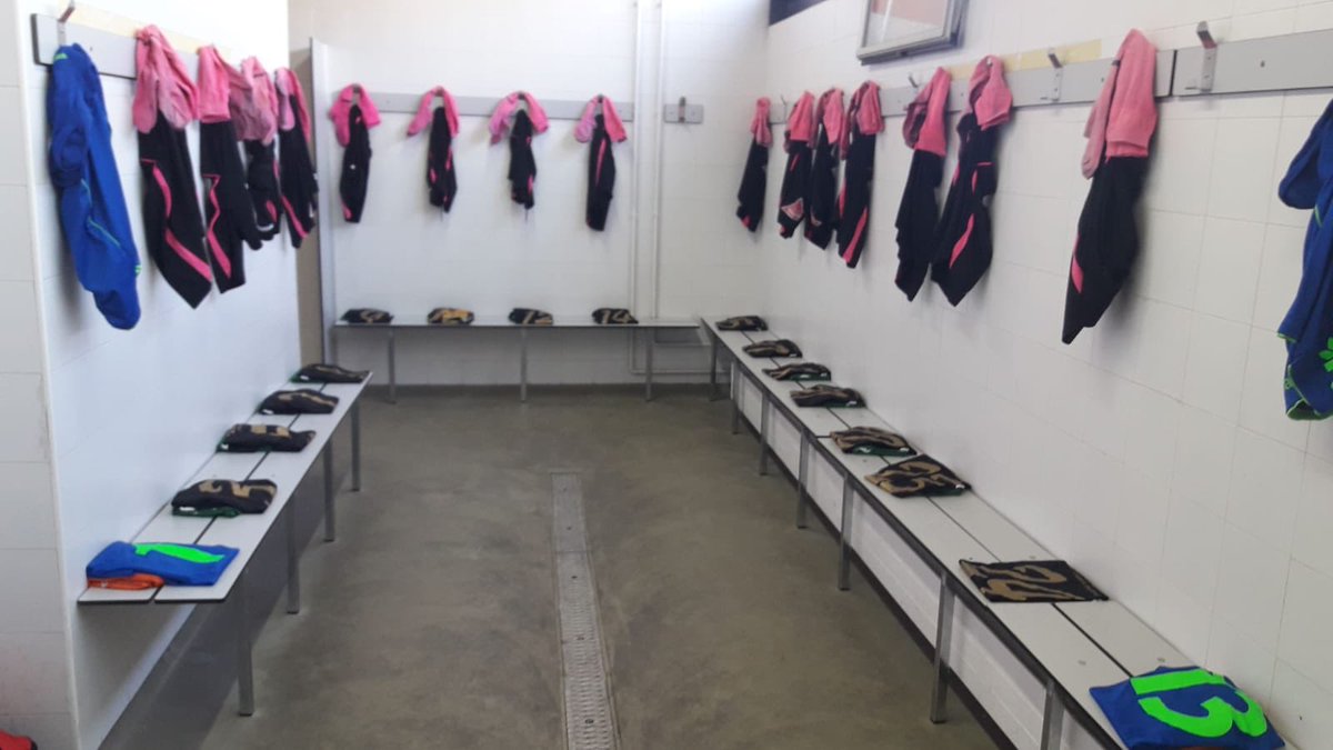 CDMontcada's tweet photo. Hoy nos #SumamosAlRosa, luciendo con orgullo dicho color en el partido #SinguerlinMontcada, para apoyar a todas las valientes que son ejemplo de superación y constancia. ¡Va por vosotras! #ContigoDamosLaCara

#EndavantMontcada #2cat2 https://t.co/o6IFJtXGVK