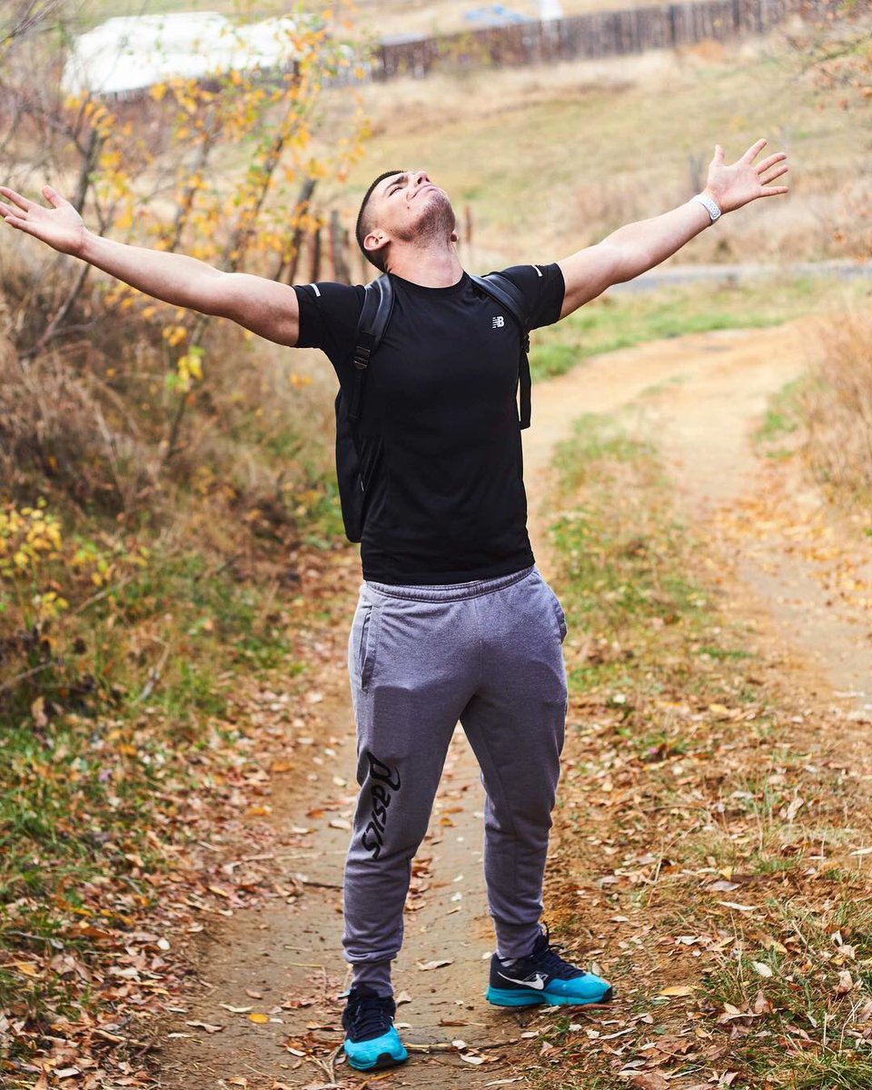 vladvaidaro's tweet image. First pic: tasting the air
Second pic: realizing it’s tasty or something

Don’t ask. 

instagram.com/p/BpL2CNSH7AD/