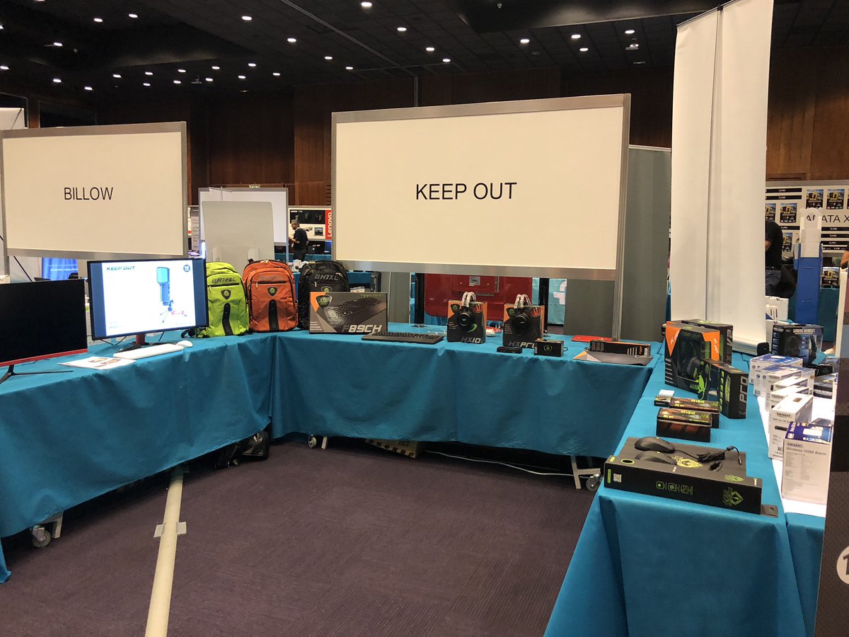 KeepOut_Gaming's tweet photo. #sevilla Con Beep y PC box 💚 #ticnova https://t.co/7Ponno1QgN