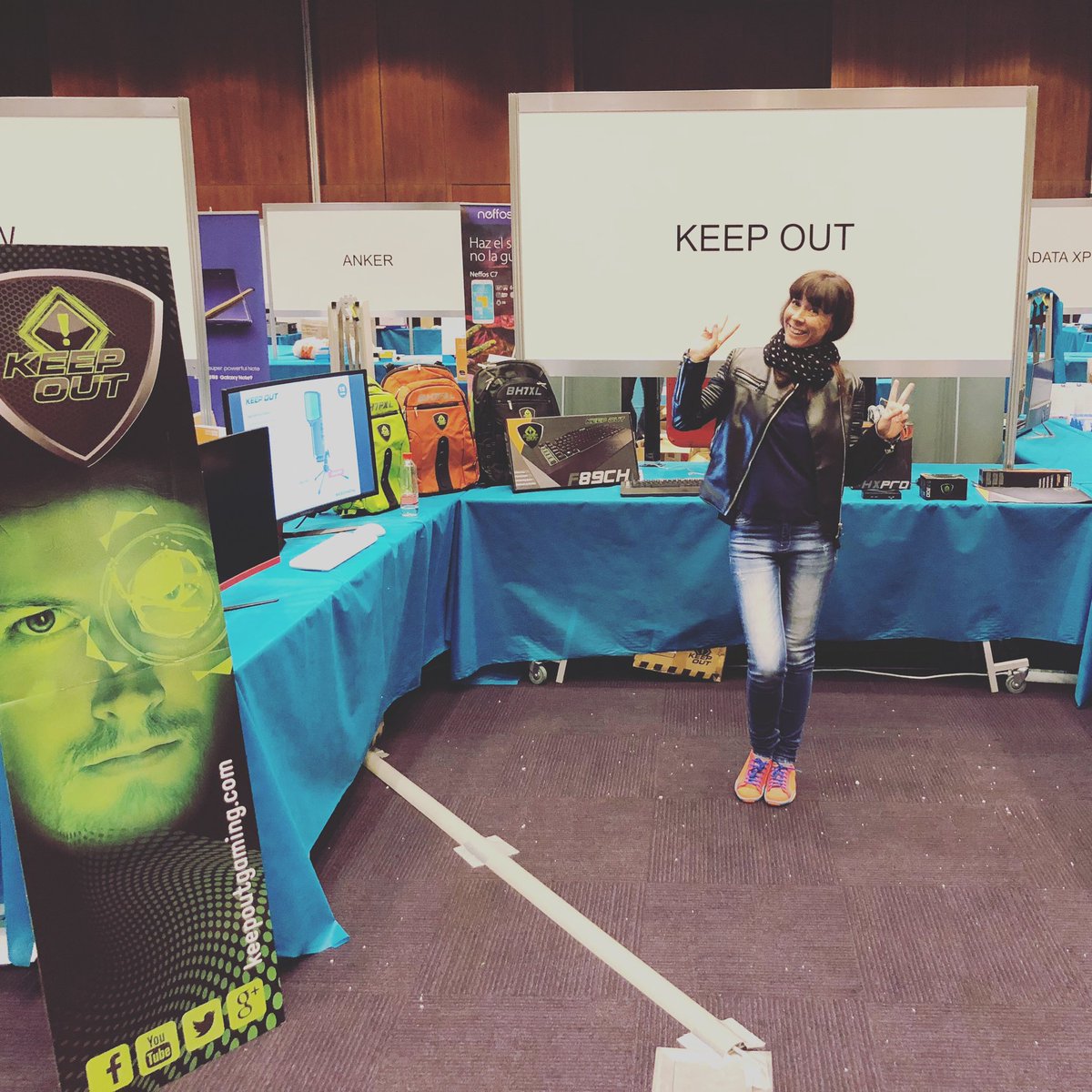 KeepOut_Gaming's tweet photo. #sevilla Con Beep y PC box 💚 #ticnova https://t.co/7Ponno1QgN