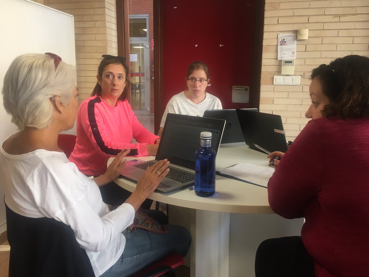 AppromigCV's tweet photo. Reunión de la junta directiva para siguientes actividades #appromig #igualdad #profesión
Dando pasitos. https://t.co/d1wL0jJOuk