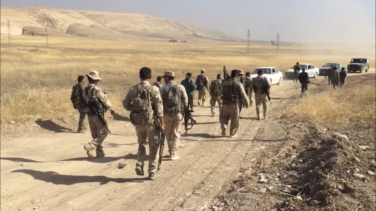sfrantzman's tweet photo. We got to this area in front of the mountain range when the battle was raging at Fazalia and there was this endless column of #Peshmerga and cars, some with local civilians fleeing #ISIS (October 21, 2016) #RememberingWar #MosulOffensive https://t.co/Nl1wiE1oVP
