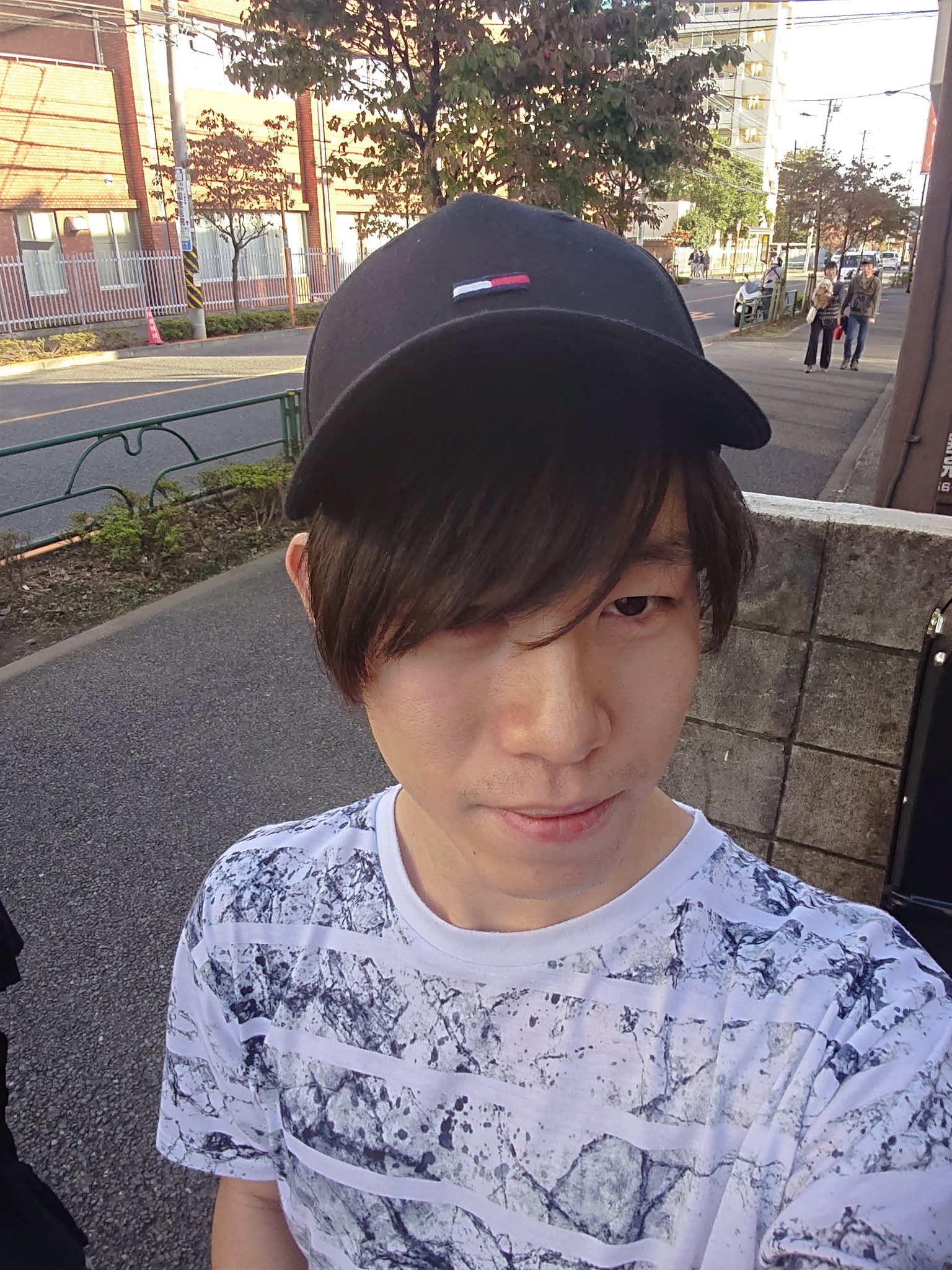 Maru 世界でキャップが似合わない男トップ3のmaruです 笑 T Co Ukfb0vubmu Twitter