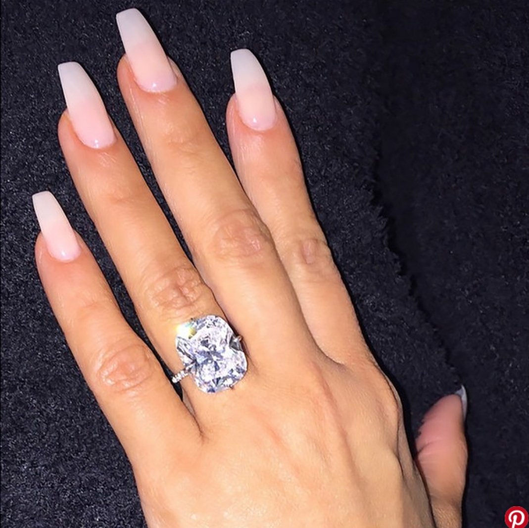 jiuerlily's tweet photo. @InStyle "The clean, tailored look of a classic engagement ring without a lot of embellishment is akin to the blue blazer that is always in style. Today's generation tends to be less over the top," told us Michael Lebowitz, director of jewelry at WP Diamonds. https://t.co/4SQCE1vNnq
