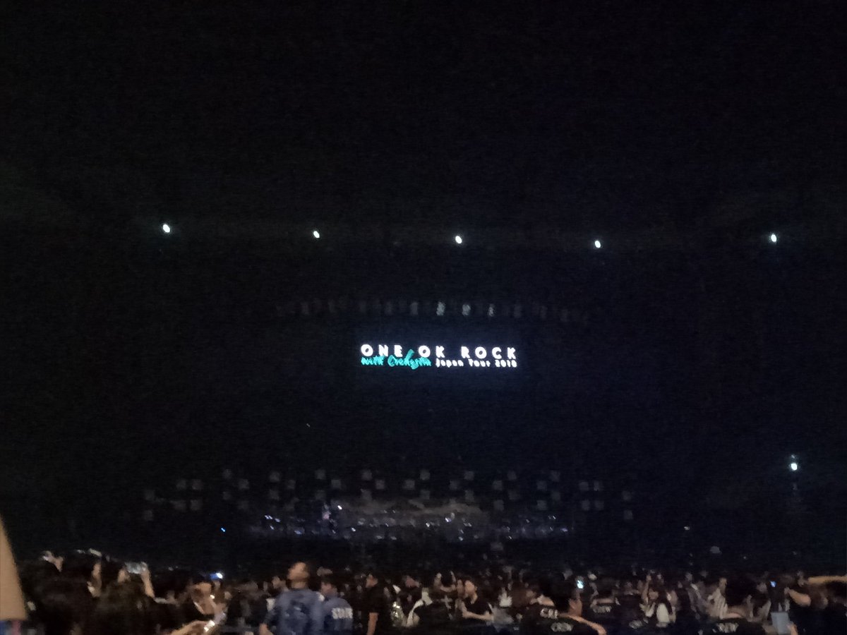zazanozoda's tweet photo. จบแน้วว สนุกมากก ขอพักร่างแปป 
อยู่ในวงเซอเคิลพิช โดดจนตะขอเสื้อในหลุด  
ดีนะเสื้อสองชั้น  5555
กอดคอแฟนบอยซ้ายขวาเฮดแบง ม่วนหลาย ฮ่าาา
// ปล.  MC เค้าฟังไม่ลู้เลื่องนะะ 555 https://t.co/BCceyDrJcd