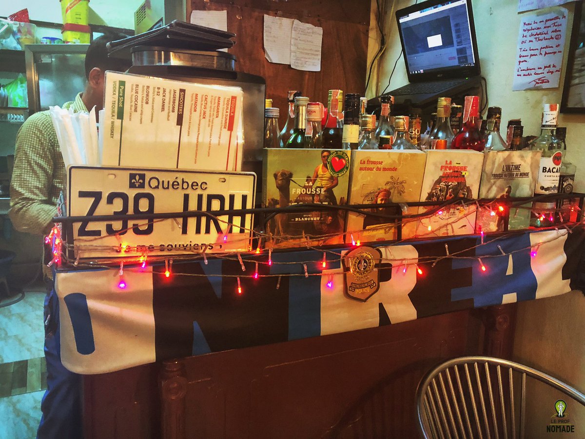 leprofnomade's tweet photo. Une bonne poutine au restaurant de #brunoblanchet, le #bangkokpoutine ! Il y a même l’écharpe de #IMFC ! 🔵⚪️⚫️ https://t.co/WfhSnrLNe0