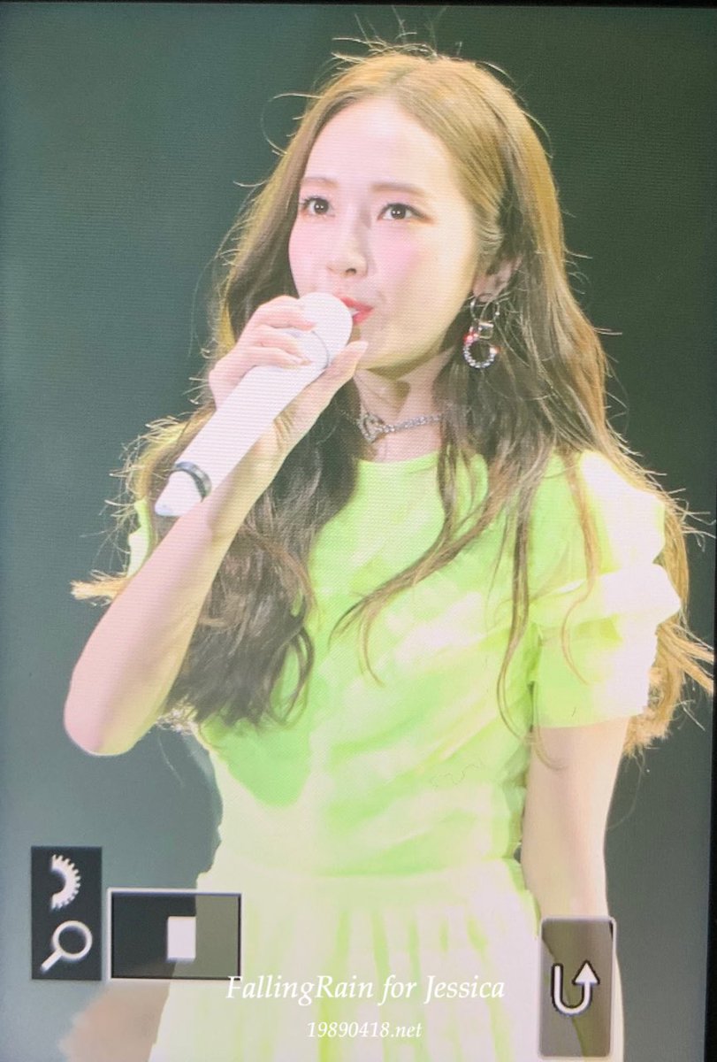 fallingrain_net's tweet photo. 181021 Jessica Taipei Golden Night Fly~~  #제시카 https://t.co/0cpznCcLtq