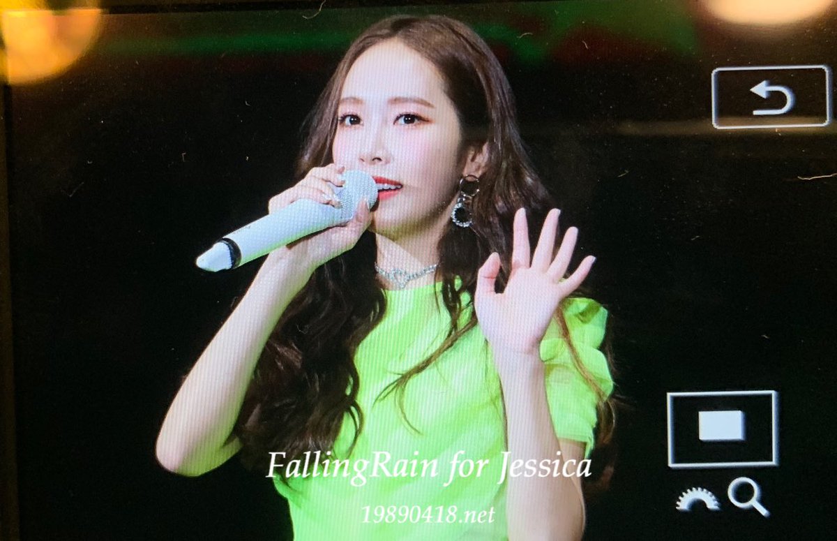 fallingrain_net's tweet photo. 181021 Jessica Taipei Golden Night Fly~~  #제시카 https://t.co/0cpznCcLtq