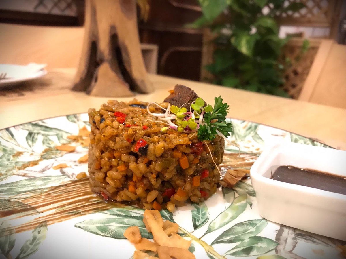 Resultado de la III EDICIÓN CAZA LA TAPA.
1. Restaurante el Laurel con piquillo a la riojana relleno de jabalí con salsa de piquillo, 2. Meson los Castuos con nido de perdiz y 3. El Jardín de Auri con arroz especial de liebre con alioli de ajo negro.