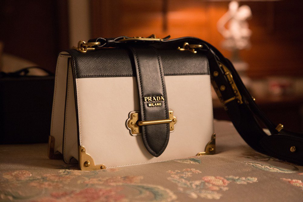 cancamjp_info's tweet photo. 最新作「プラダ カイエバッグ」を主役にした『The Delivery Man』を公開
#prada #カイエバッグ #thedeliveryman https://t.co/qngPoSbvJV https://t.co/JMuAIRrlgq