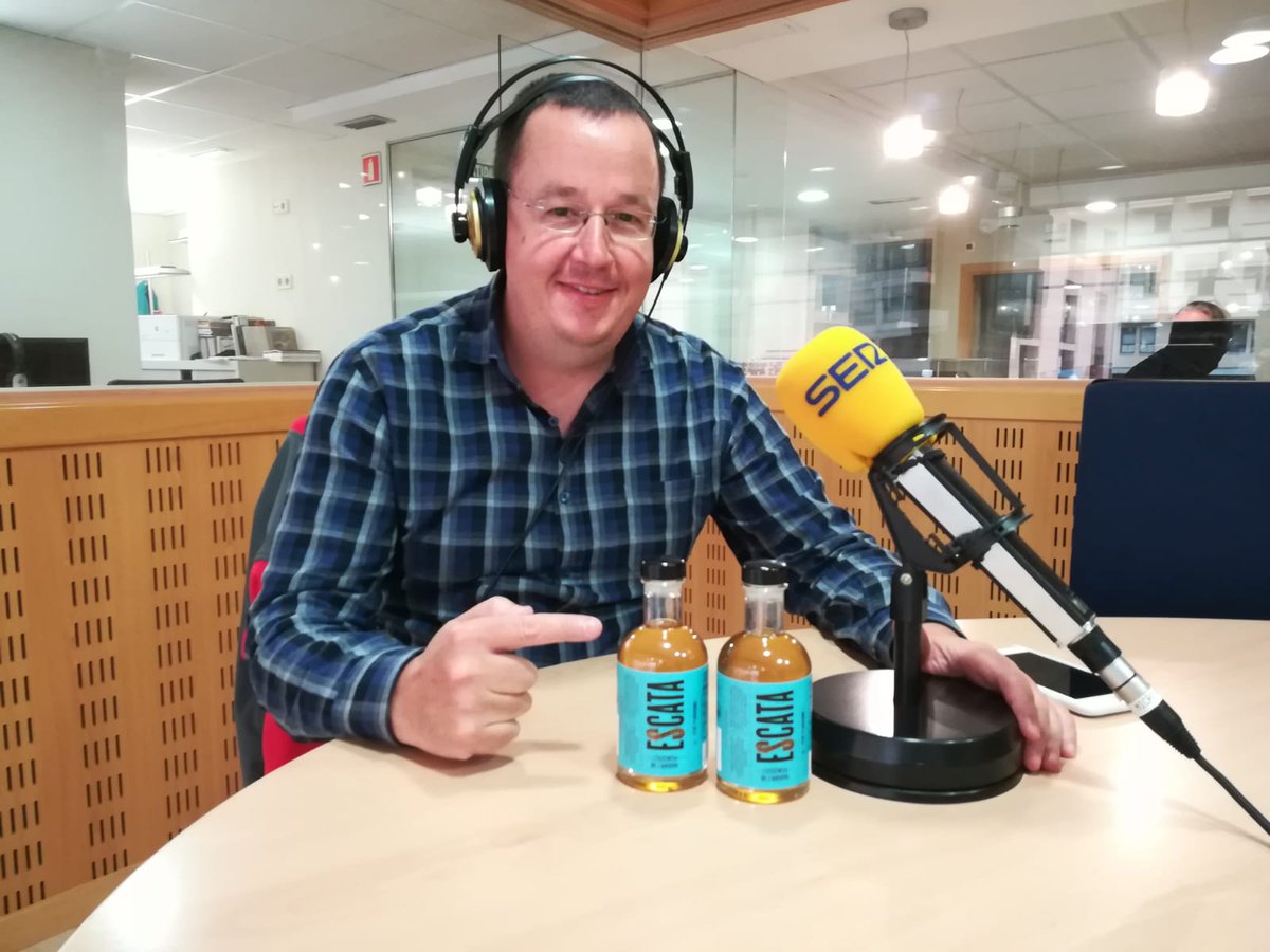 deixamtastar's tweet photo. I continuem amb #Escata de #GastroVentures! Nou producte @ExcellentGirona, l’essència de l’anxova by @pere_planaguma: “El garum és la soja catalana” https://t.co/Xcf6hjP9OE La seva pròpia versió de la llegendària salsa de #garum! Quin és l’origen d’aquesta salsa? Com s’elabora? https://t.co/x5hZalCB2z