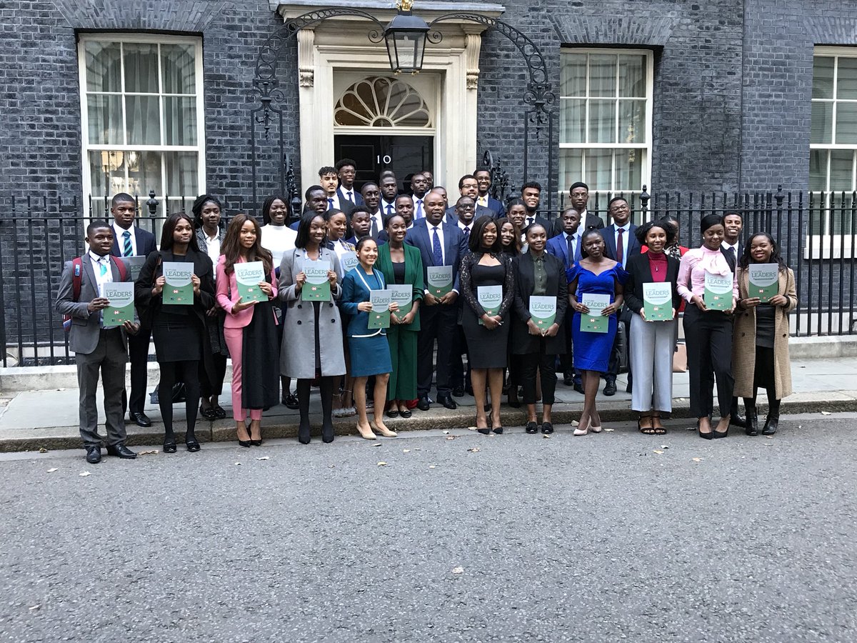 RAFEngagesouth's tweet photo. Thank you Special Adviser to the PM Nero Ughwujabo Social Justice, Young People & Opportunities for your inspiring and informative talk at the Future Leaders BHM reception @10DowningStreet #shapingthenextgeneration @raf_engagement https://t.co/NaqAN6sAmH