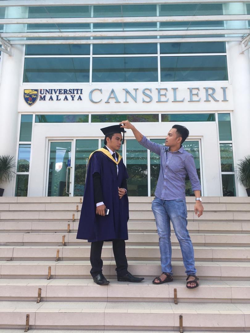 afiqhaj's tweet photo. Kalau nak tau. Depa ni lah geng yg selalu dgr aku cerita masalah. Semua taken, dua org dh kawin. Aku je single. Haha. Thanks gais dtg. #bromance #brosbeforehoes #MScDone @kay_zack14 @BenzZahid https://t.co/Ma9o6tx1br
