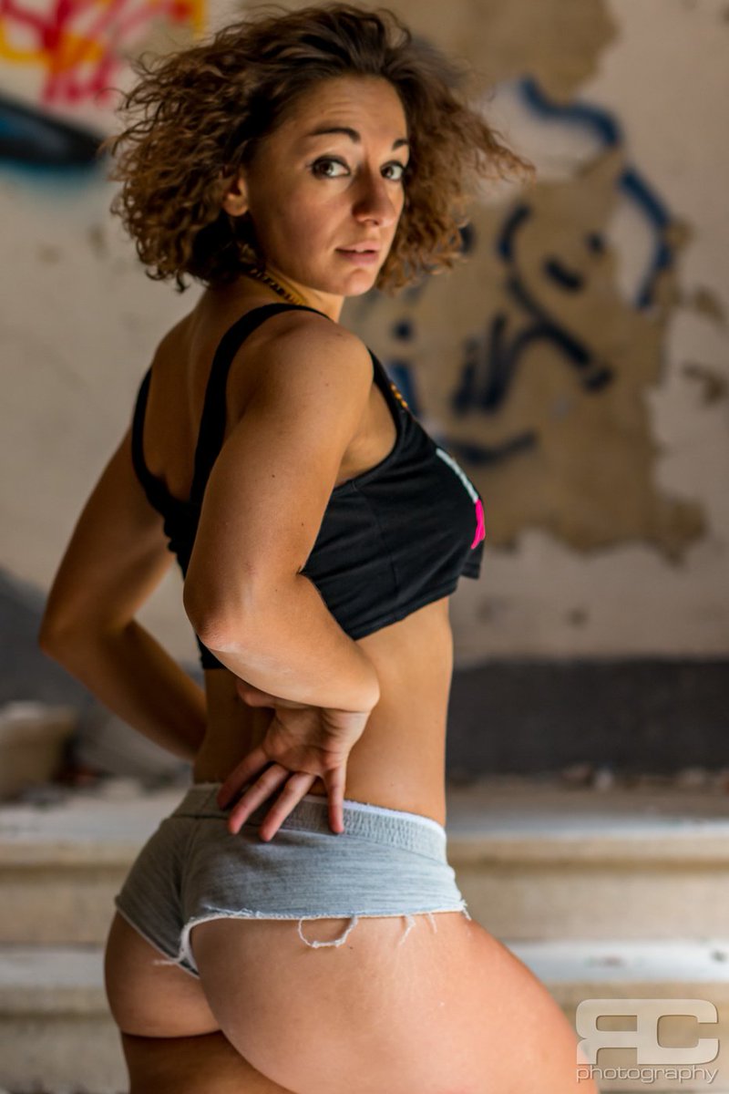 Jaszyluna's tweet photo. https://t.co/dt1cur28qO Noemi_7 #RcPhoto #photographer #model #downloadable #highres.sexy #girl #nonude #abandoned #ww #wickedweasel #shorts #top #dancer #muscles #shaved #pussy #lipslip https://t.co/Ly8lDRqsW3