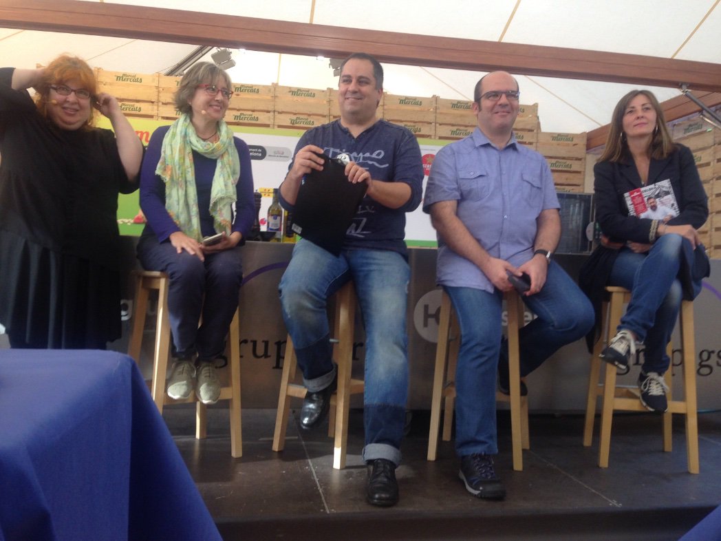 chafarda_v's tweet photo. Aquí los y las compis a puntito de la charla "Menys influencers de postureo i més comunicadors #demercats", moderada por @xagullo en el"Aula de Mercats" de la edición 2018 de #MercatdeMercats. https://t.co/HOulrs632z