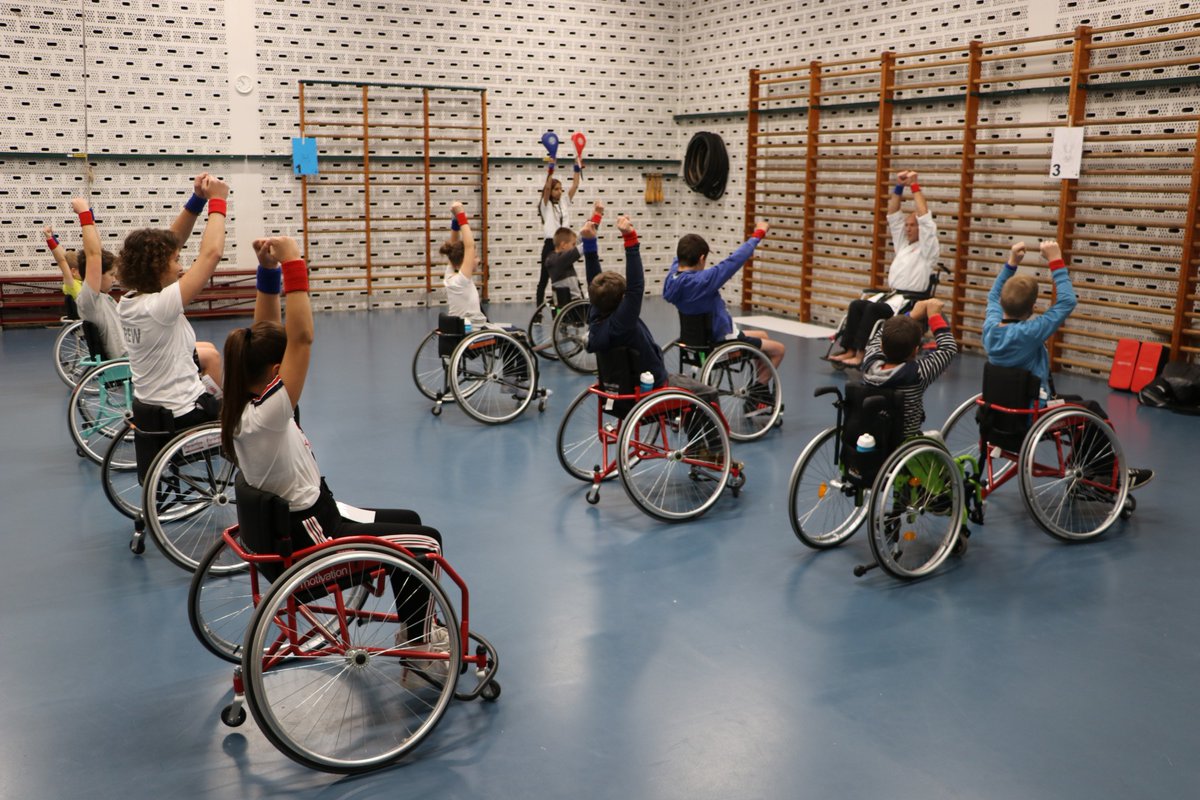 ParanteePsylos's tweet photo. Bijna 50 kinderen zijn bezig aan hun Jeugdsportfeest: een 100% kindvriendelijke sportdag op maat van sportievelingen met een beperking.♿⚽ 🥋Veel plezier iedereen! #sportersbelevenmeer @Stadgent Sport https://t.co/p8KIXhC3Bf