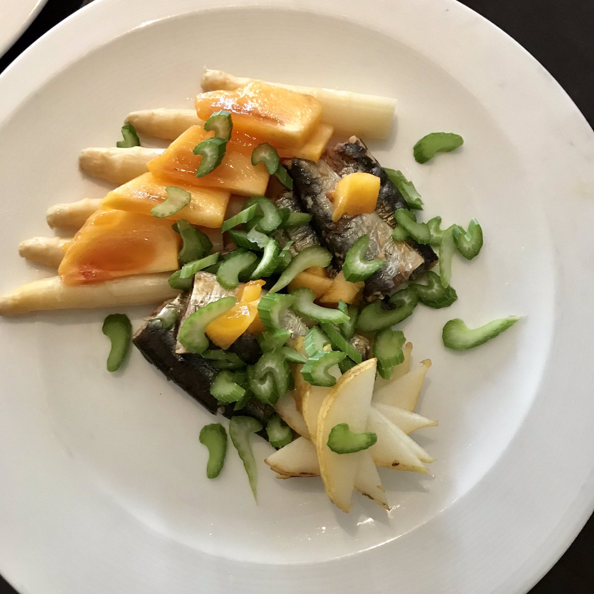 SummitPaleo's tweet photo. ¡Último showcooking de #summitpaleo2018! @airampaleo pone a prueba a @paleomoderna y @Fer_elEspi para mostrar que la cocina puede y debe ser también espontánea: prueba superada con nota. ¡Gracias @Asierurbina por sumarte! https://t.co/PWwTwtLWQp