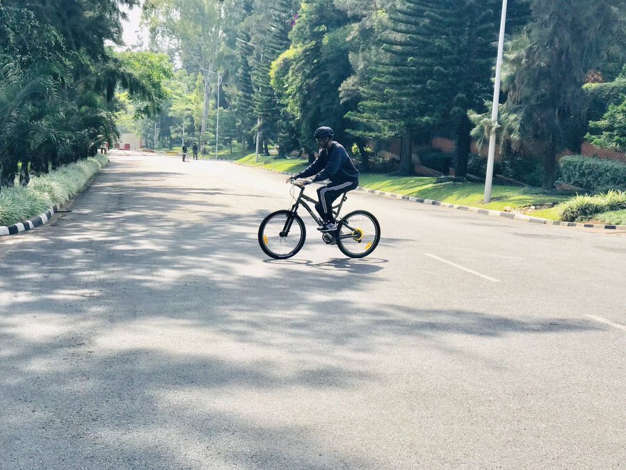 JohnPeter_RWA's tweet photo. Life is full of fun &amp; challenges. Being fit and #healthy helps us to conquer the challenges &amp; get the most out of the fun times too! Invest in your #health with a #healthylifestyle.
Thank you Excellency President @PaulKagame for being with us today in #CarFreeDay @CityofKigali https://t.co/sxTd310pcf