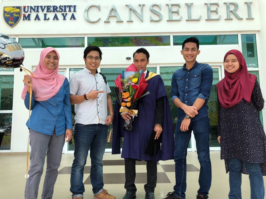 afiqhaj's tweet photo. Thanks semua yg dtg. Way to go afiq! Baru halfway ni. 👨🏻🎓#MScDone #PhD #physicist https://t.co/4iebUVgG3r
