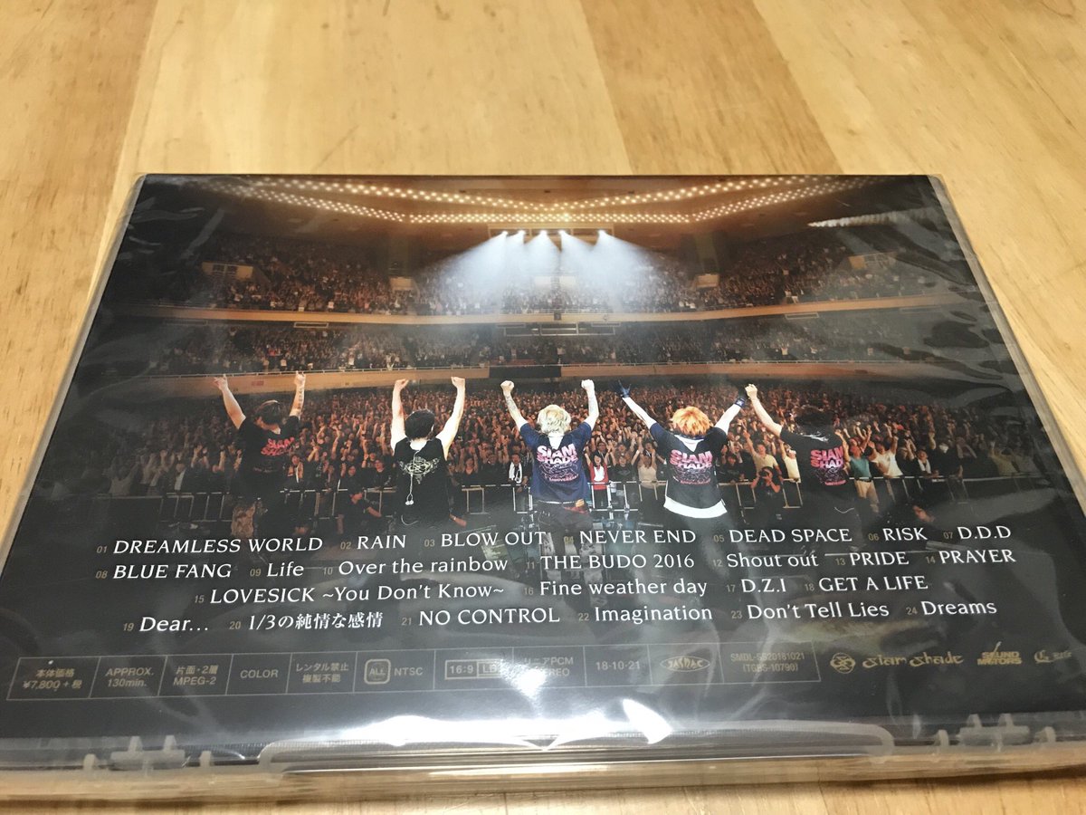 dartslivelive's tweet photo. ついに届いた!
#SIAMSHADE
#LASTSANCTUARY
#FINALROAD
#ライブDVD
#栄喜
#DAITA
#KAZUMA
#NATCHIN
#淳士 https://t.co/4SA29BUJl6