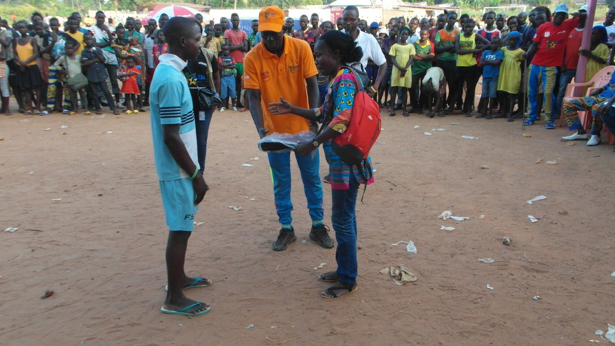 namspetrus's tweet photo. #Centrafrique : campagne talents d'adolescent édition 2018: remise des #cadeaux aux gagnants de jeux concours lors d'émission publique organisée par RND à cette occasion dans le 7ème arrondissement de Bangui. @RJDH_RCA @PNUD_RCA @UNICEF_CAR @fridolinngoulou @NgbaleoG @ADologuele https://t.co/74nuEhZHOv