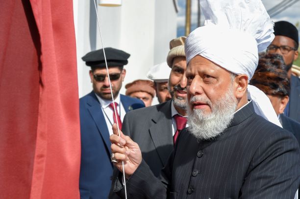 Hazrat Mirza Masroor Ahmad, the fifth Khalifa of Islam, came to Rosedale to inaugurate the Bait-us-Samad mosque as part of a U.S. tour of Ahmadi Muslim congregations. 
bsun.md/2CTByfy
