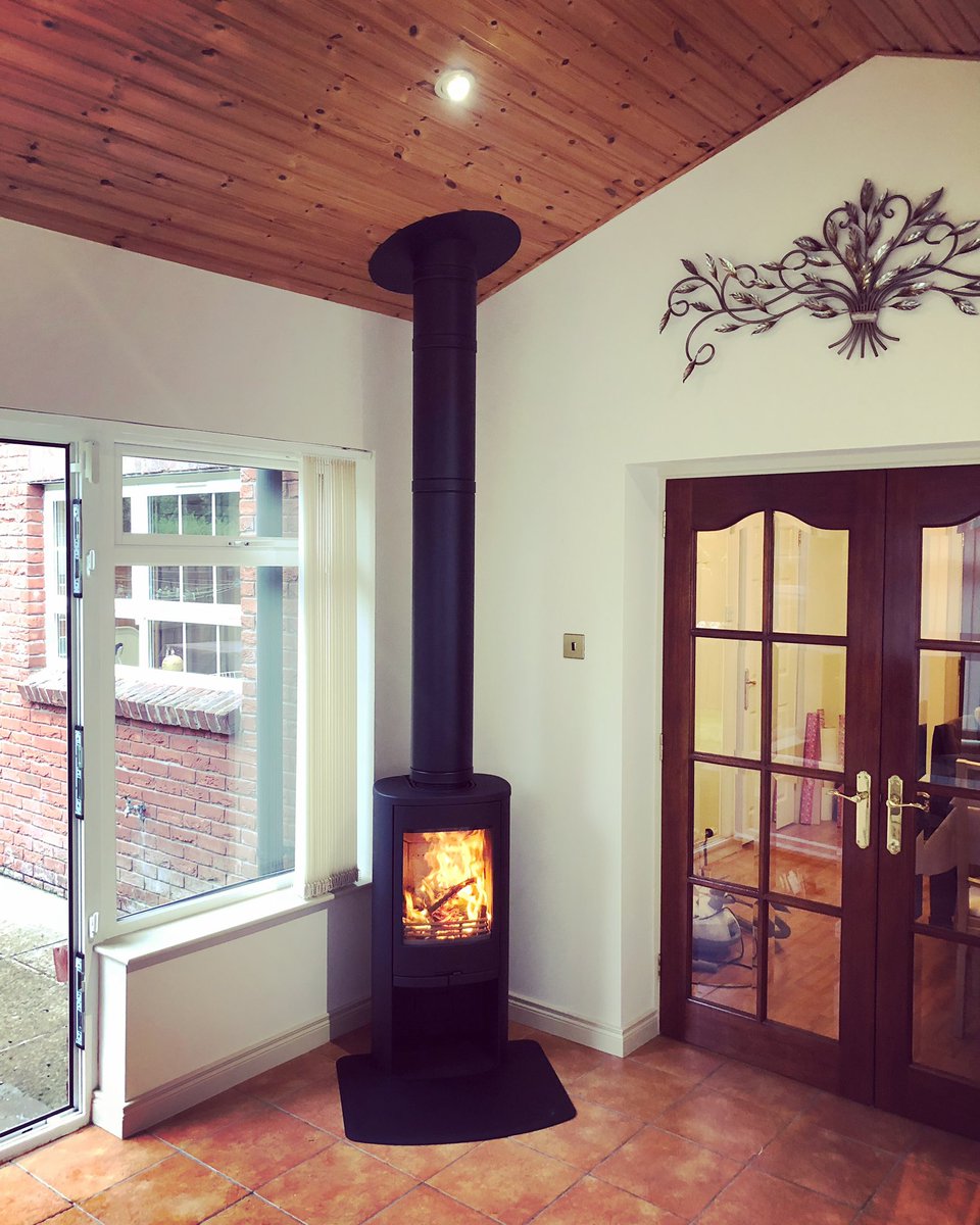 hotstovesni's tweet photo. @ConturaStoves @FlueandDucting Contura 810 installed in sunlounge with Duraflue twinwall system https://t.co/dVqqjjexDa