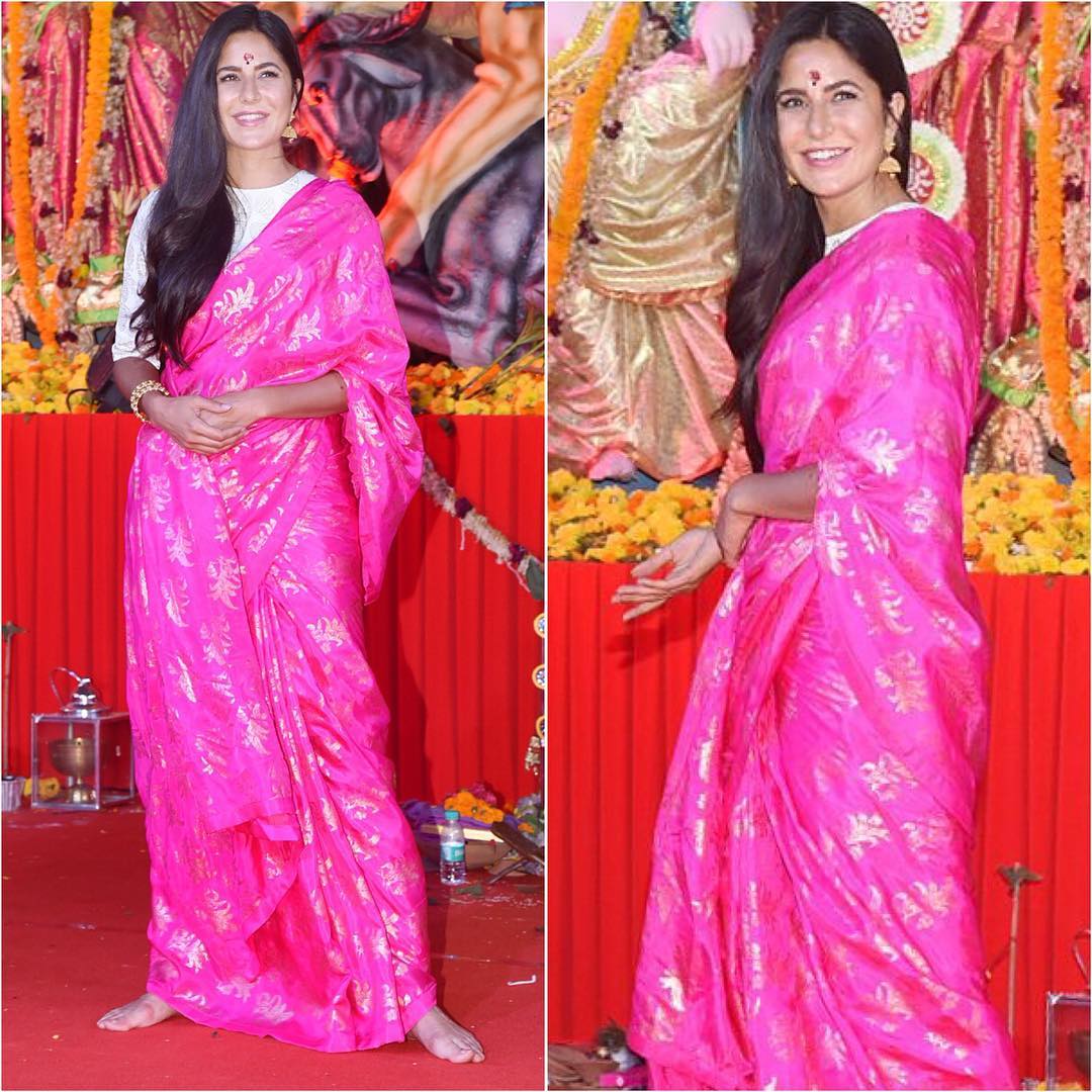 PriyaTrendz31's tweet photo. #Katrinakaif carried @MasabaG #Sari with much swag. She appeared stunning in a #Pink coloured #Saree which suited her to the much perfection. 

#PinkSari + #Ivory or #Gold #Blouse = #Crazy

#Bollywood #Trends #Style #sareeswag #Katrina #SariLove https://t.co/6j7cWzakuL