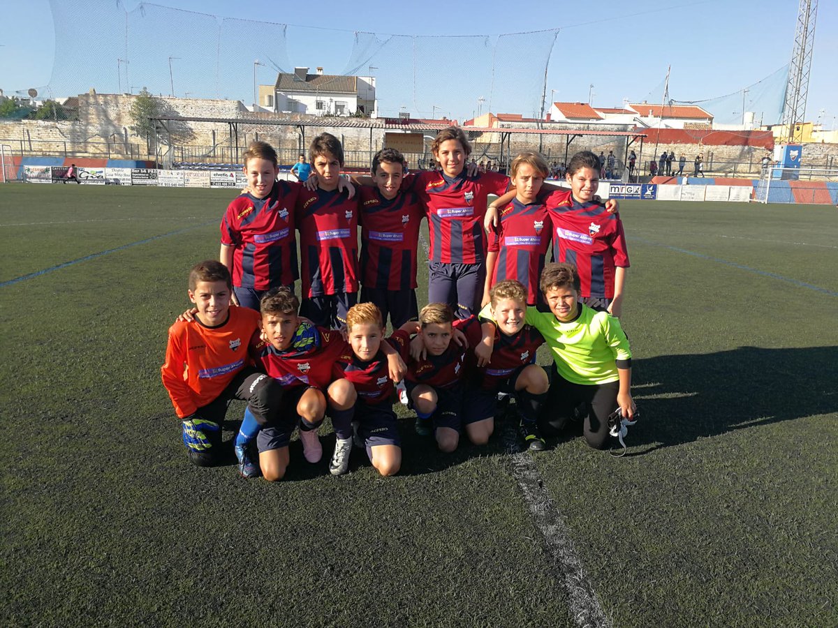 vvadeportiva's tweet photo. El Alevín de #Ramón, #Yerva y #Antonio sigue intratable y consigue una nueva victoria Vs Espartinas (11-2) con un bonito juego colectivo y goles de bella factura.
Felicidades fenómenos! https://t.co/wbH8Wv6DBb