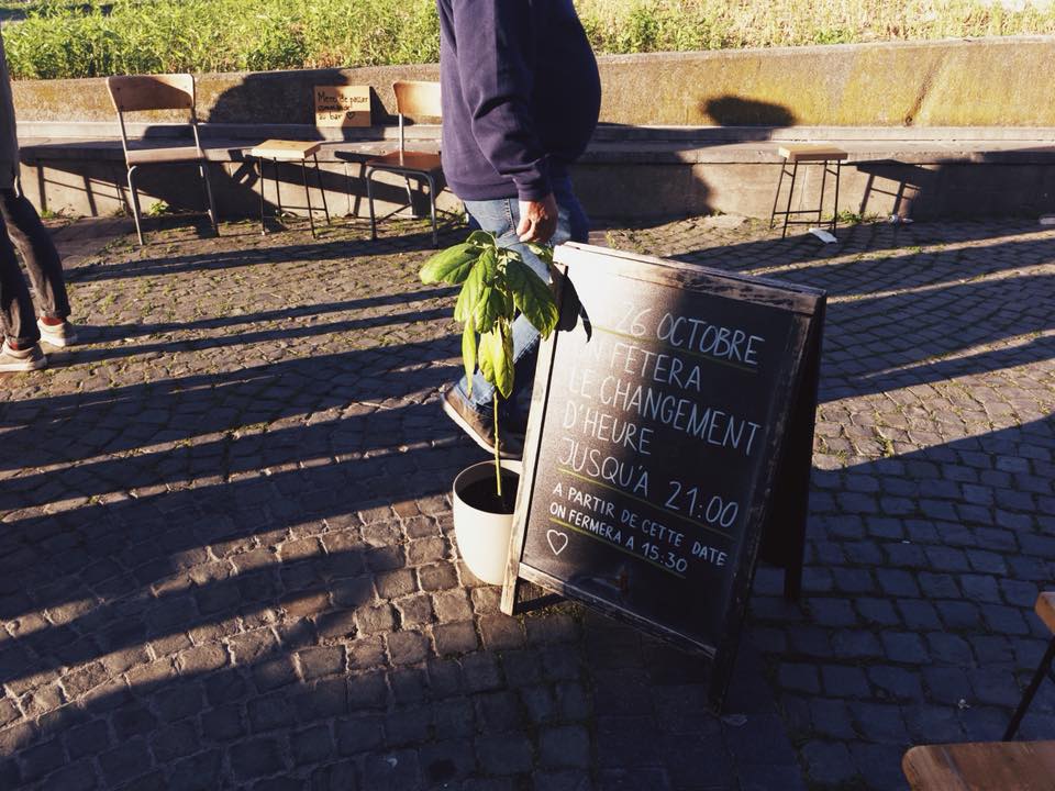 GrandMaison_be's tweet photo. Ce dimanche 🖖🏽
Et puis vendredi prochain, le 26 octobre, venez fêter le changement d'horaire - on fermera dorénavant à 15:30 en semaine - et le changement d'heure du dimanche qui suit ;) https://t.co/r8ebIfJr6w