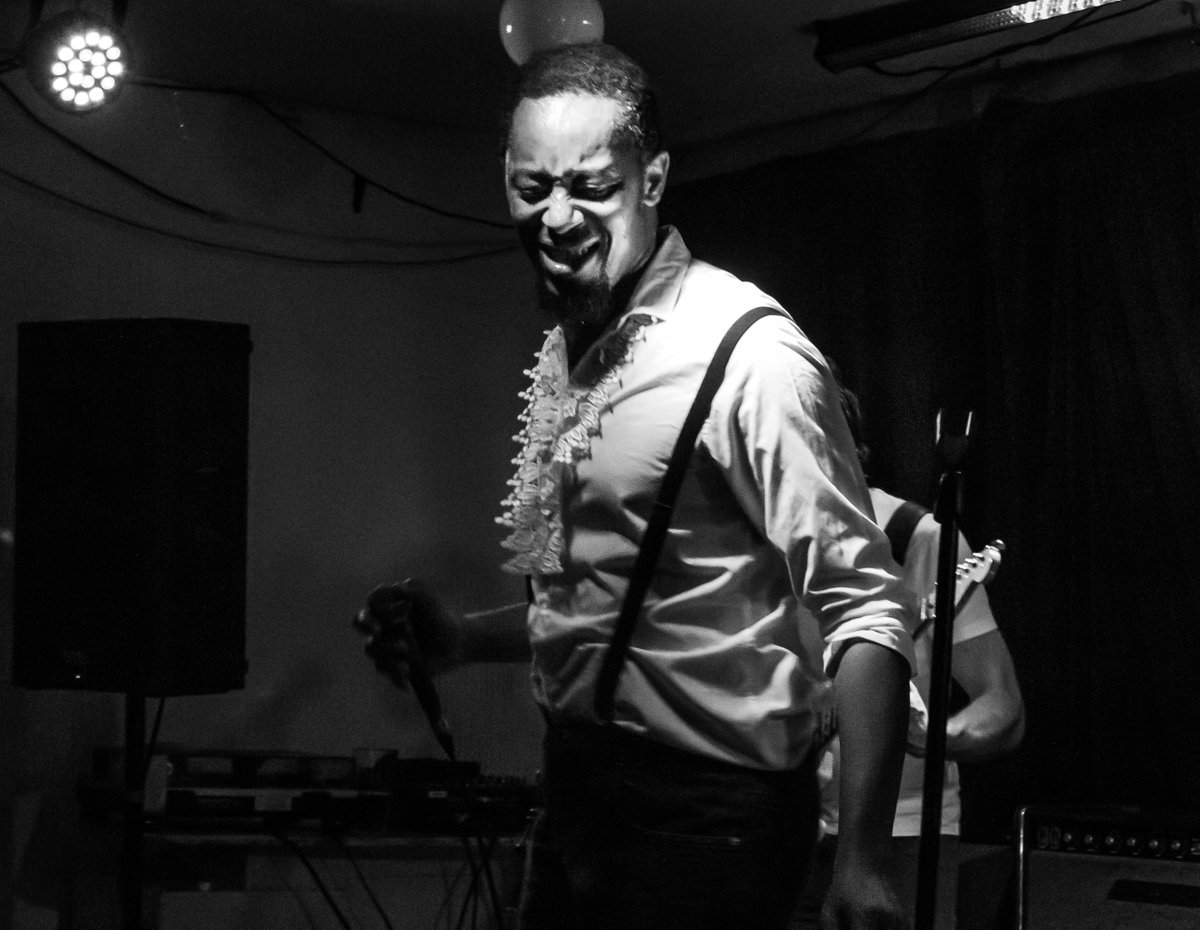 JammyDodgered's tweet photo. @paperdressed hosted an excellent night of rock, soul and indie with @Farrago_ @SaintsPatience #oilmenmusic @allthepeopleuk.

Images of the night here >> https://t.co/9bGK6WtLNS https://t.co/fvB1xYd2s7