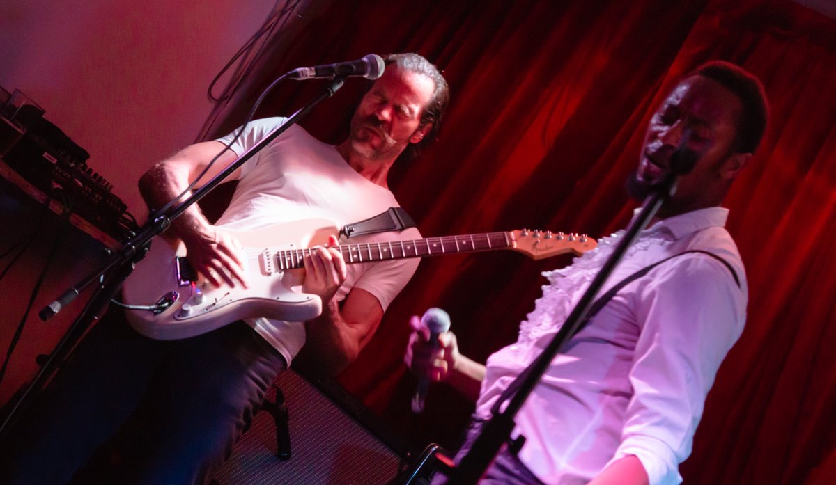 JammyDodgered's tweet photo. @paperdressed hosted an excellent night of rock, soul and indie with @Farrago_ @SaintsPatience #oilmenmusic @allthepeopleuk.

Images of the night here >> https://t.co/9bGK6WtLNS https://t.co/fvB1xYd2s7