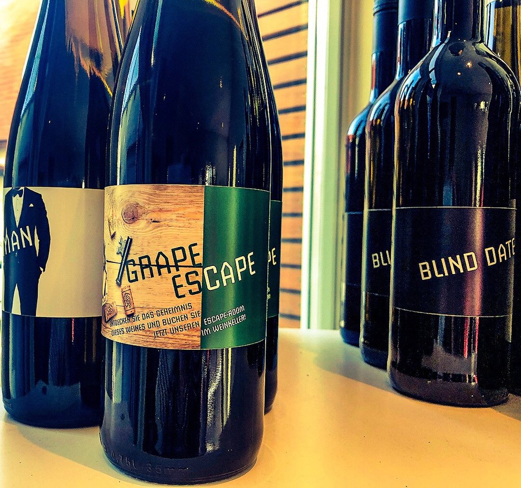 evinumweb's tweet photo. Der passende Wein zum #EscapeRoom 😉 Klar ist ja auch ein Weingut @weingutdomhof 🍷@greatwinecapitals
#Ad #weingutdomhof #schlafgut #guntersblum  #rheinhessen #escaperoom #winelover #winelovers #winetasting #wein #germanwine #travelgermany #evinum_community #wine_passion https://t.co/oixckmUc8k