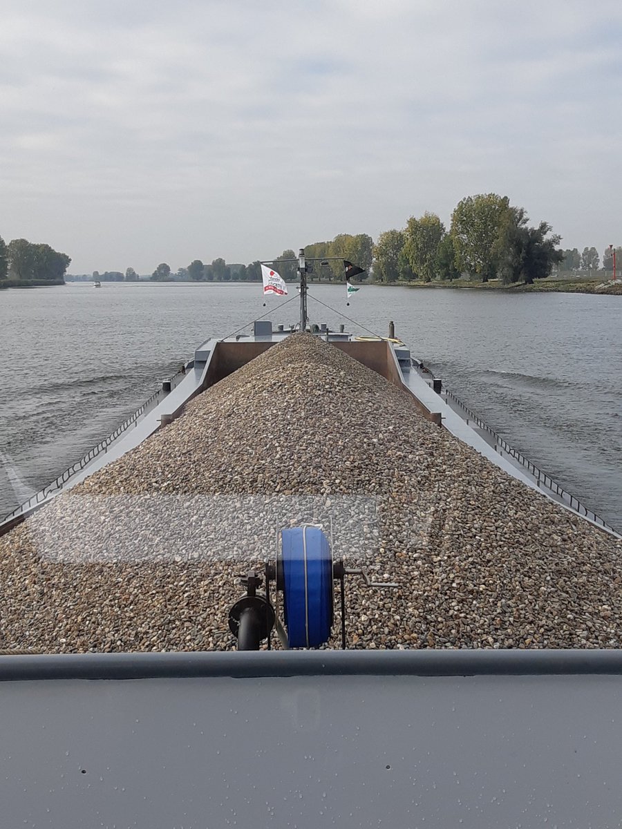 TempoTalle's tweet photo. #bergschemaas #binnenvaart #vervoeroverwaterdejuisteweg https://t.co/Xmhjjxplw7