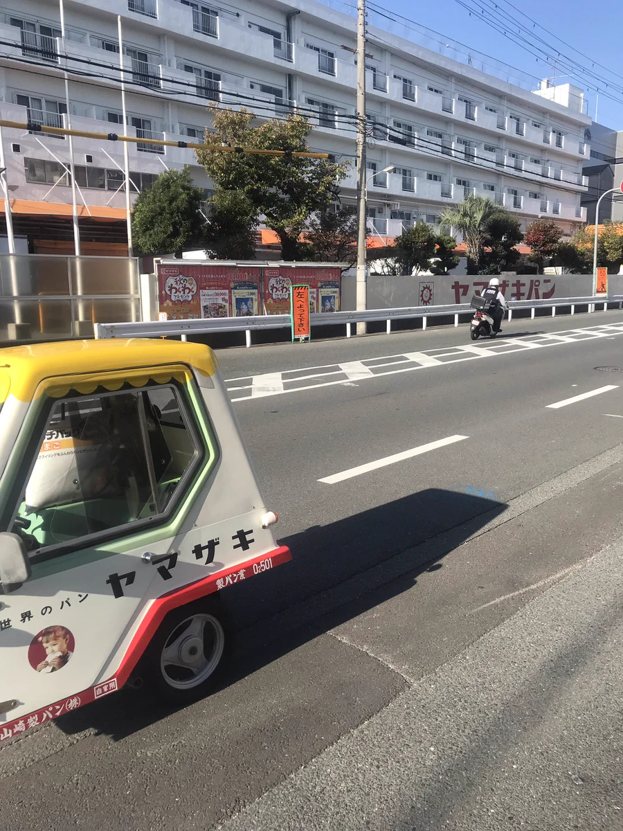 可愛すぎる山パン号に警察官も思わず声をかけたくなったww