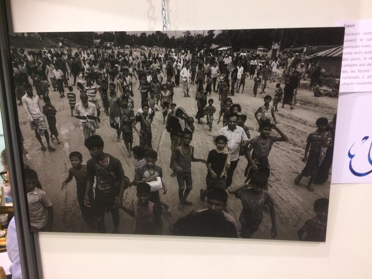 Joce1983's tweet photo. #RAMS2018
Première étape sur notre stand : notre exposition photo sur les Rohingyas 📸
Photos signées Pierre Failler. https://t.co/l66bTpfnmN