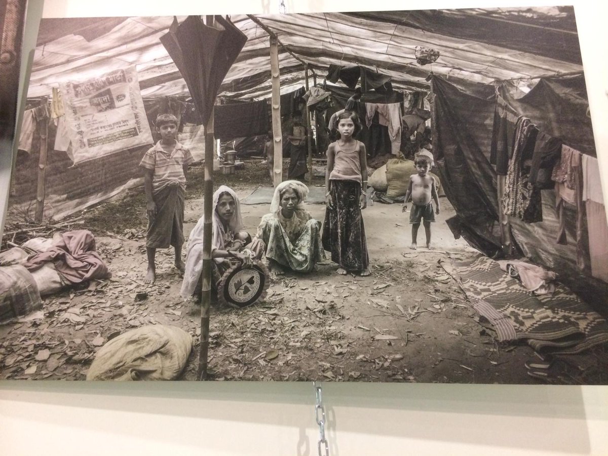 Joce1983's tweet photo. #RAMS2018
Première étape sur notre stand : notre exposition photo sur les Rohingyas 📸
Photos signées Pierre Failler. https://t.co/l66bTpfnmN
