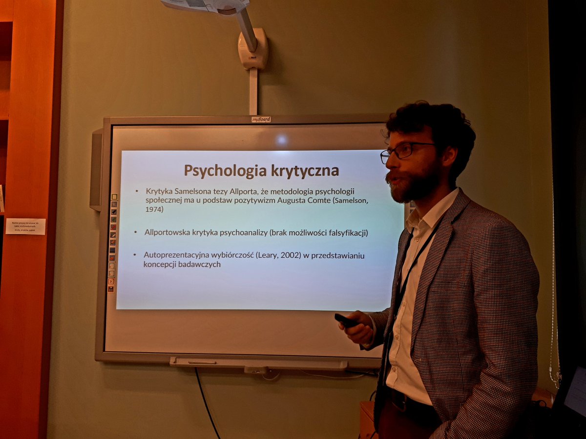 Facta_Ficta's tweet photo. #DK18 Mgr Rafał Węgrzyn z Uniwersytetu SWPS o projekcie psychologii jako utopii https://t.co/SCfpHeZ08Y