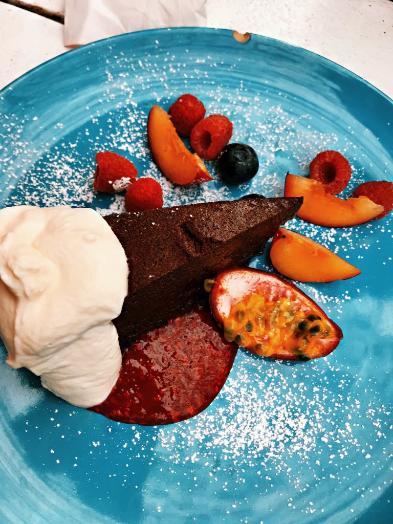 chef_vs's tweet photo. Sunday brunch is always a good idea 😋 #brunch #sundaybrunch #21Oct2018 #autumnbaking #chocolatecake #yummy #Foodandlove https://t.co/3mE2cadA3P
