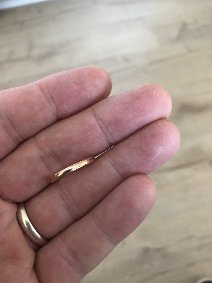 dingdinghopkin's tweet image. Right, need your help twitter folk.
My wife has found this wedding ring and it has the date 15.9.55 and the initials A and P inscribed on it.
I know it’s a long shot but we’d love to get it back to who it belongs to.
We live in Nottingham if that helps