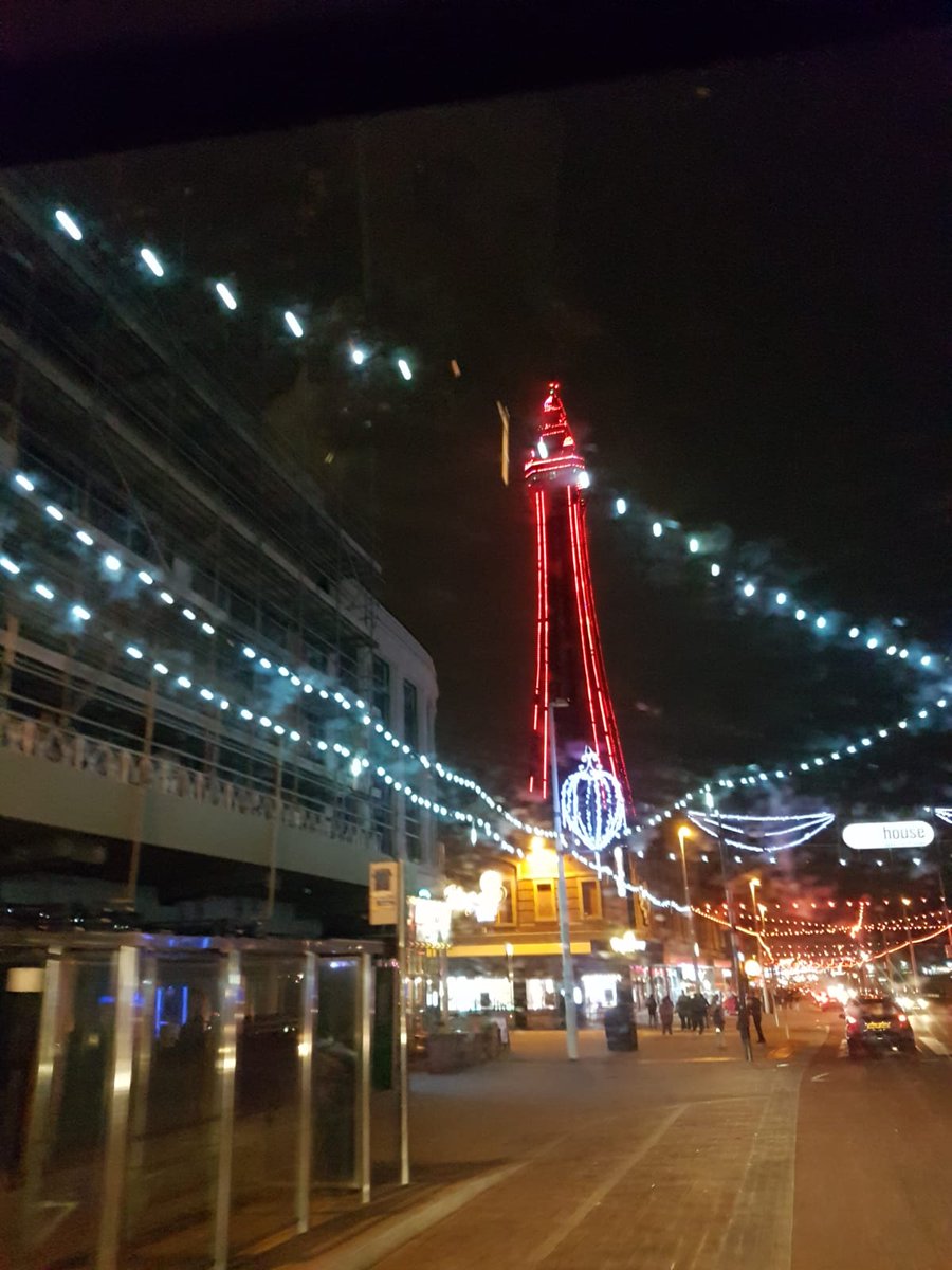 paje100's tweet photo. Fabulous week here @HC_One Rose Court where residents took nights out to see the Blackpool lights and enjoyed fish &amp; chips by the sea @KarenDavies9040 @BonnieDayUK @NicolaJayneGar1 @leabat3 https://t.co/RSGE8Io79E