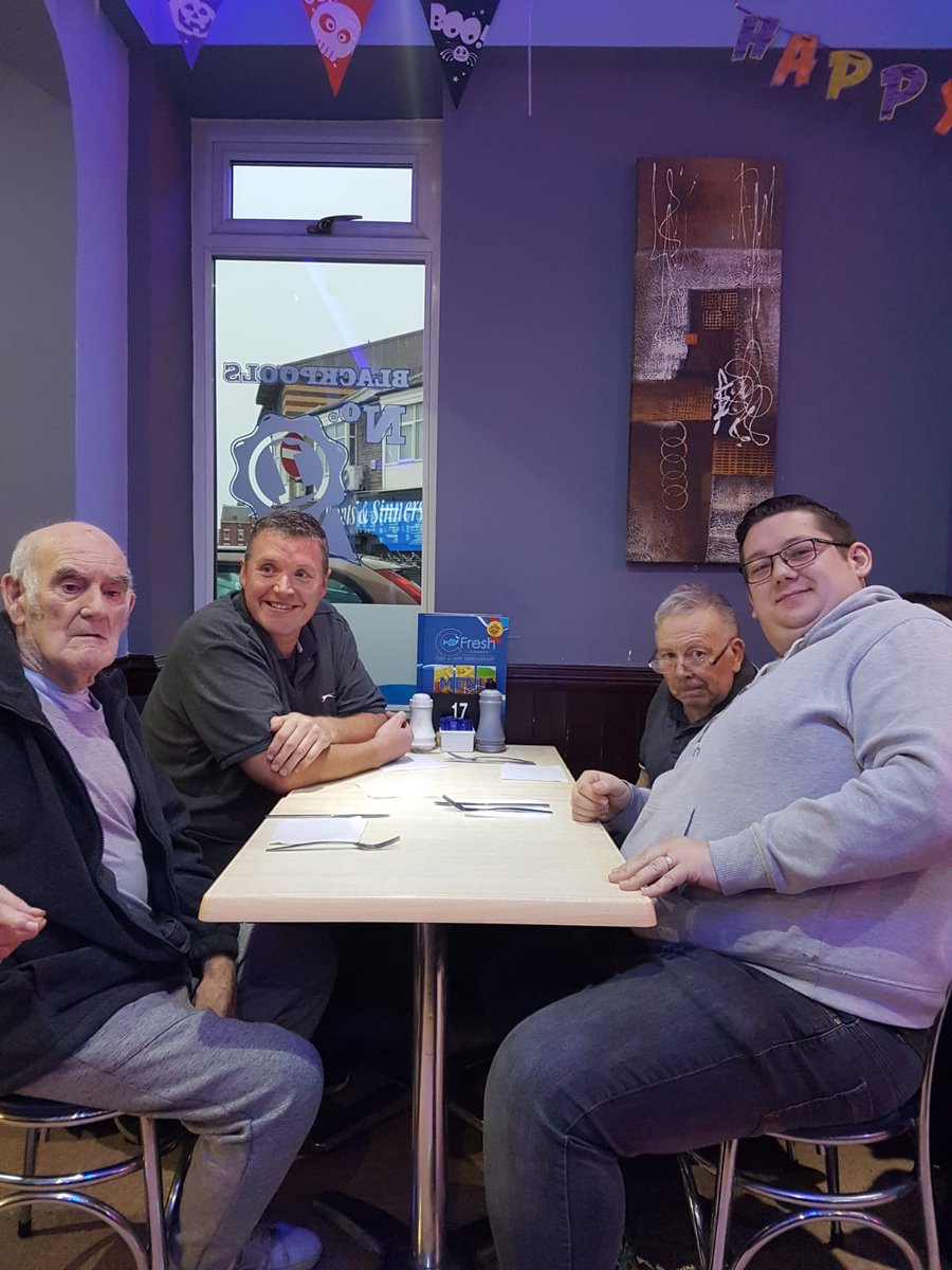 paje100's tweet photo. Fabulous week here @HC_One Rose Court where residents took nights out to see the Blackpool lights and enjoyed fish &amp; chips by the sea @KarenDavies9040 @BonnieDayUK @NicolaJayneGar1 @leabat3 https://t.co/RSGE8Io79E