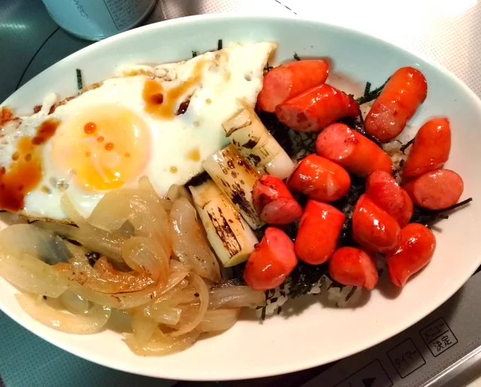 ソーセージ丼
ネギと玉ねぎは非公式w 