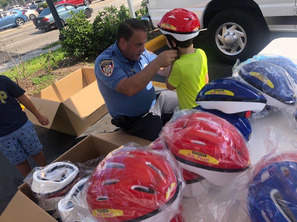 kissimmeepolice's tweet photo. Buckle up, even when your riding your bike! That’s the message we were able to send with the help of #Amscot during the bike helmet giveaway. By buckling those helmets, our hope is fewer people will be injured while cycling. https://t.co/BbKgjQx3dq